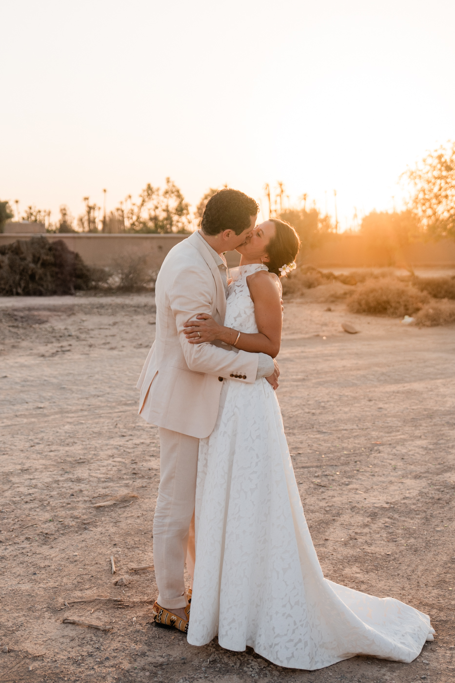 a grrom and bride kissing in the desert, ksar char bagh Marrakech